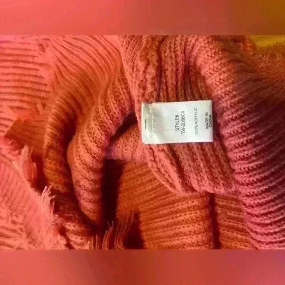 Zenana Sweater Sweat Shirt Women’s Size Small Ribbed Fringe Distressed Coral - Picture 2 of 6